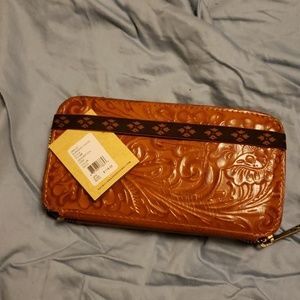 BNWT Oria. Burnished tooled. Patricia Nash Wallet